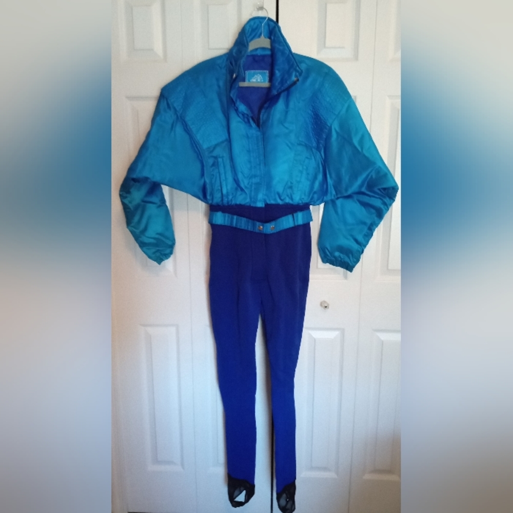 Ladies vintage ski suit size L